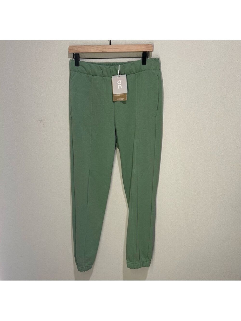 NWT On Cloud Women’s Club Pants Fern Size Medium
